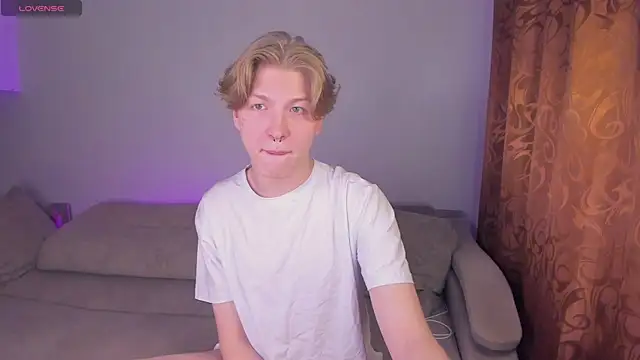 Snapshot of TheMikeSever chatting on October 21, 2025, 12:32 am TheMikeSever online show from October 21, 2025, 12:32 am