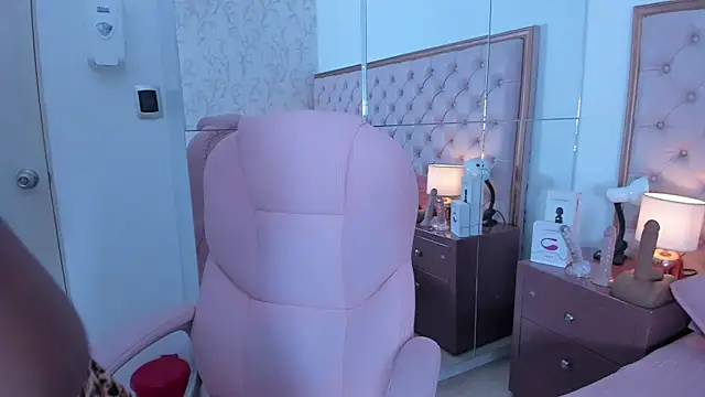 Snapshot of Isla_Scott chatting on October 29, 2025, 11:31 am Isla Scott online show from October 29, 2025, 11:31 am