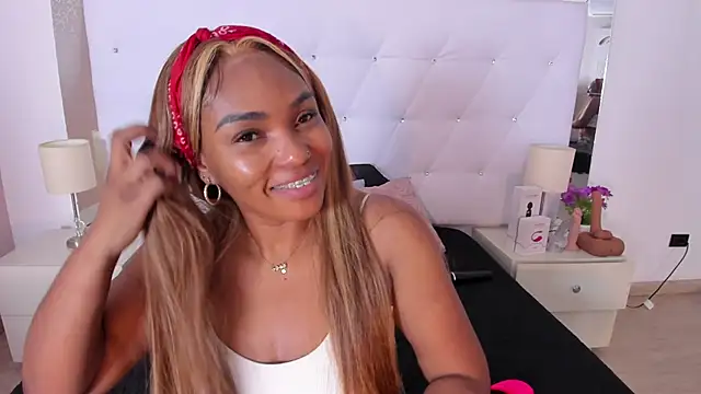 Snapshot of Isla_Scott chatting on December 5, 2025, 11:20 am Isla Scott online show from December 5, 2025, 11:20 am