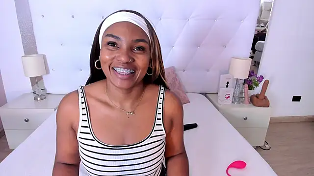 Snapshot of Isla_Scott chatting on November 14, 2025, 11:25 am Isla Scott online show from November 14, 2025, 11:25 am