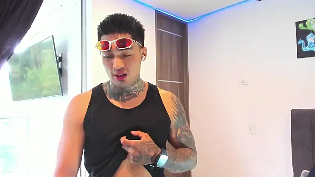 Snapshot of Dominiofit chatting on July 18, 2026, 12:14 pm Dominiofit online show from July 18, 2026, 12:14 pm