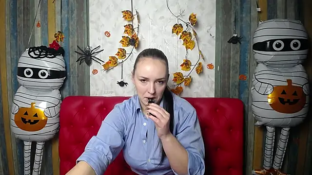 IsabelBlackberry online show from November 8, 2025, 6:06 am