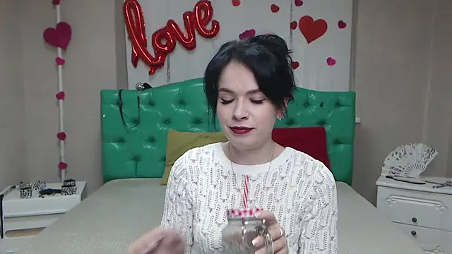 JasmineKouch online show from April 11, 2026, 5:37 am