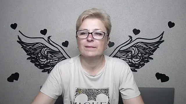 Snapshot of EmiliaGree chatting on July 15, 2026, 5:09 pm EmiliaGree online show from July 15, 2026, 5:09 pm