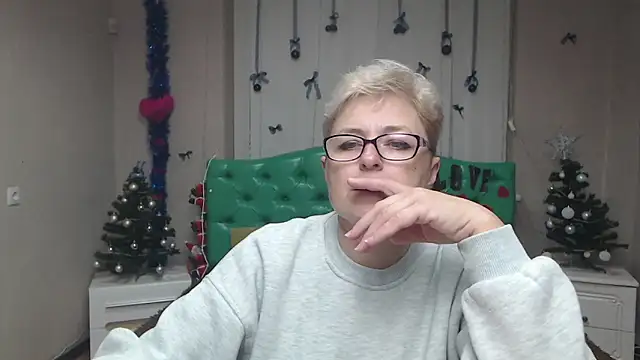 Snapshot of EmiliaGree chatting on January 9, 2026, 6:04 pm EmiliaGree online show from January 9, 2026, 6:04 pm