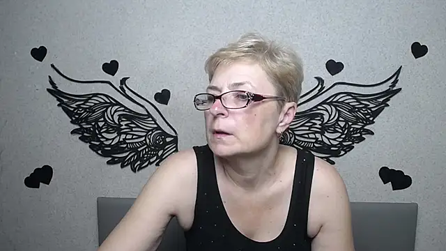 Snapshot of EmiliaGree chatting on July 11, 2026, 5:02 pm EmiliaGree online show from July 11, 2026, 5:02 pm