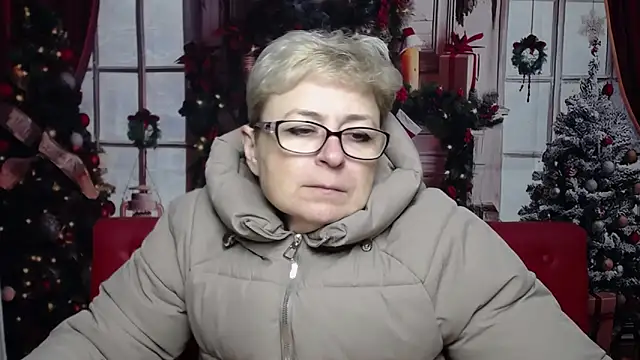 Snapshot of EmiliaGree chatting on January 17, 2026, 6:33 pm EmiliaGree online show from January 17, 2026, 6:33 pm