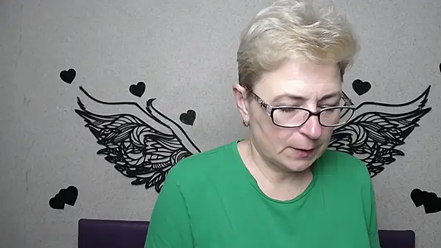 Snapshot of EmiliaGree chatting on April 10, 2026, 5:09 pm EmiliaGree online show from April 10, 2026, 5:09 pm