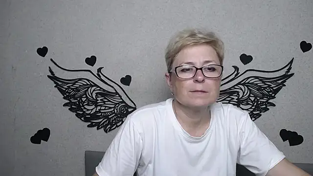 Snapshot of EmiliaGree chatting on July 5, 2026, 5:20 pm EmiliaGree online show from July 5, 2026, 5:20 pm