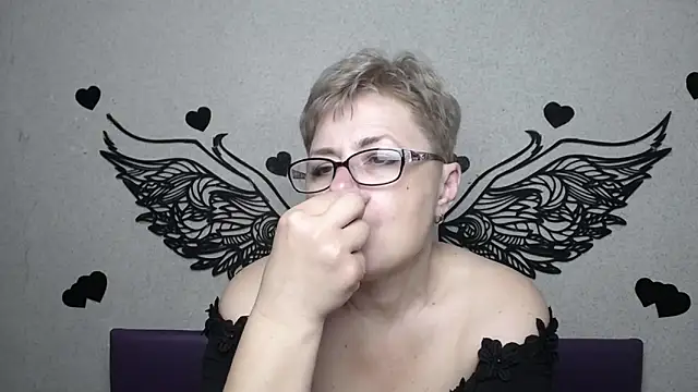 Snapshot of EmiliaGree chatting on April 15, 2026, 8:09 pm EmiliaGree online show from April 15, 2026, 8:09 pm