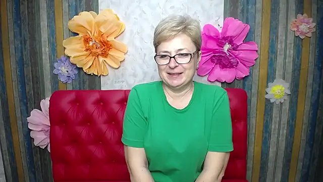 Snapshot of EmiliaGree chatting on May 10, 2026, 5:04 pm EmiliaGree online show from May 10, 2026, 5:04 pm