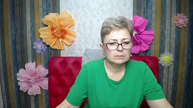 Snapshot of EmiliaGree chatting on April 18, 2026, 5:04 pm EmiliaGree online show from April 18, 2026, 5:04 pm