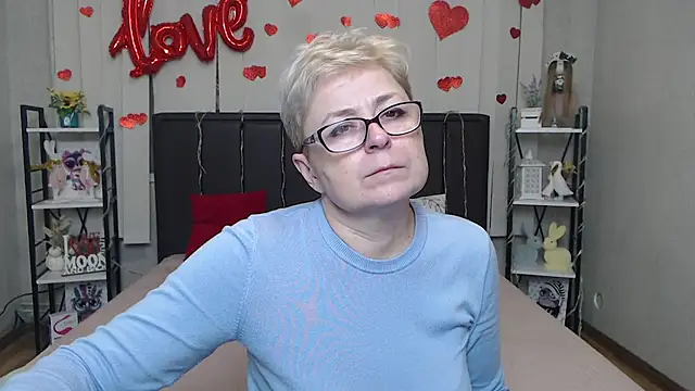 Snapshot of EmiliaGree chatting on February 3, 2026, 6:24 pm EmiliaGree online show from February 3, 2026, 6:24 pm