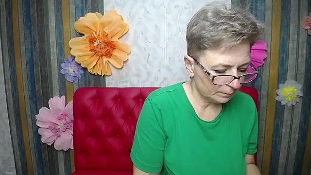 Snapshot of EmiliaGree chatting on April 14, 2026, 5:18 pm EmiliaGree online show from April 14, 2026, 5:18 pm