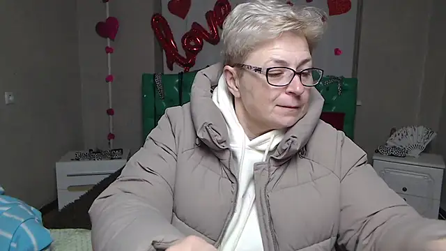 Snapshot of EmiliaGree chatting on February 6, 2026, 6:15 pm EmiliaGree online show from February 6, 2026, 6:15 pm