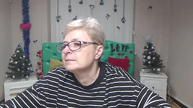 Snapshot of EmiliaGree chatting on January 5, 2026, 6:11 pm EmiliaGree online show from January 5, 2026, 6:11 pm