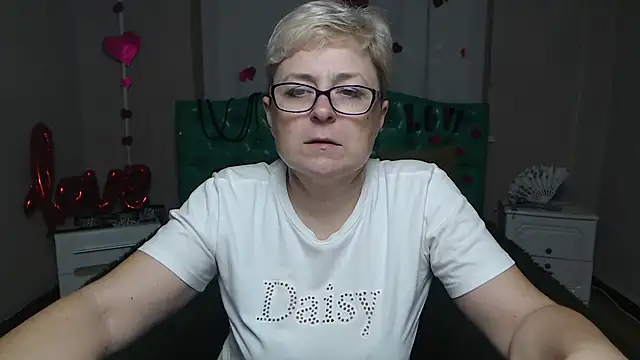 EmiliaGree online show from December 3, 2025, 6:18 pm