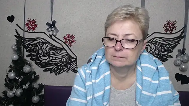 Snapshot of EmiliaGree chatting on January 7, 2026, 6:24 pm EmiliaGree online show from January 7, 2026, 6:24 pm