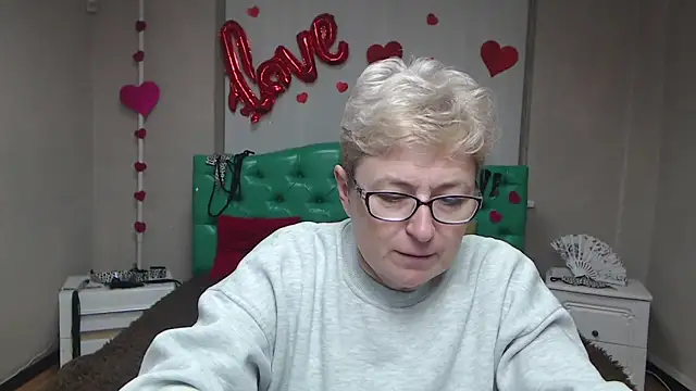 Snapshot of EmiliaGree chatting on January 18, 2026, 8:23 pm EmiliaGree online show from January 18, 2026, 8:23 pm