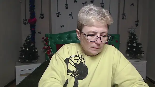 EmiliaGree online show from December 15, 2025, 6:03 pm