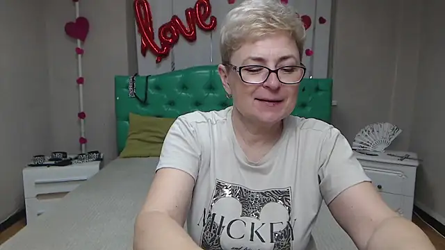 Snapshot of EmiliaGree chatting on April 2, 2026, 5:08 pm EmiliaGree online show from April 2, 2026, 5:08 pm