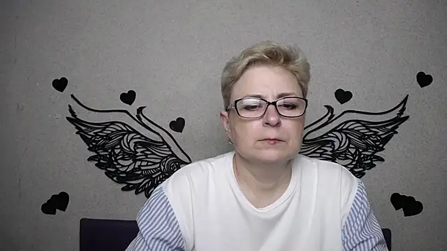 Snapshot of EmiliaGree chatting on April 1, 2026, 4:59 pm EmiliaGree online show from April 1, 2026, 4:59 pm