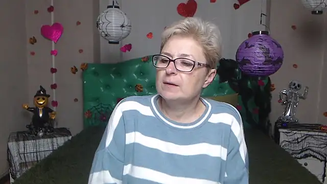 EmiliaGree online show from November 8, 2025, 6:06 am