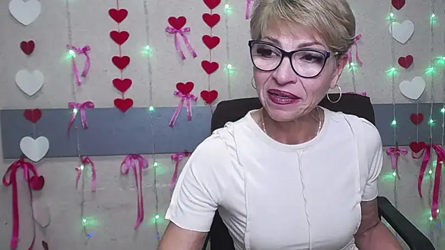 Snapshot of EllaBonito chatting on March 7, 2025, 12:45 pm EllaBonito online show from March 7, 2025, 12:45 pm