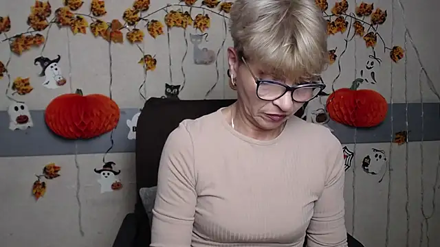 Snapshot of EllaBonito chatting on November 13, 2025, 6:28 am EllaBonito online show from November 13, 2025, 6:28 am