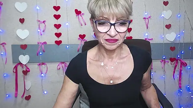 Snapshot of EllaBonito chatting on February 3, 2025, 12:36 pm EllaBonito online show from February 3, 2025, 12:36 pm
