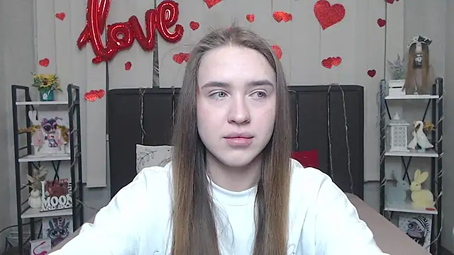 LauraHlot online show from February 9, 2026, 6:50 pm