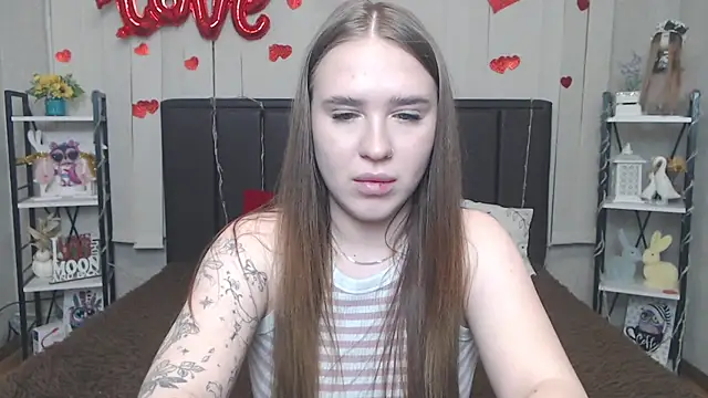 Snapshot of LauraHlot chatting on May 8, 2026, 5:39 pm LauraHlot online show from May 8, 2026, 5:39 pm
