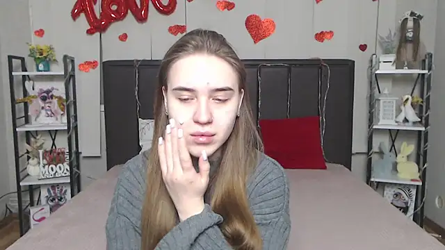 LauraHlot online show from February 19, 2026, 6:27 pm