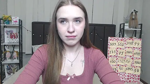 LauraHlot online show from November 19, 2025, 6:52 pm