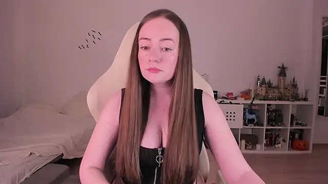 WalkingGirl online show from December 14, 2025, 8:03 pm