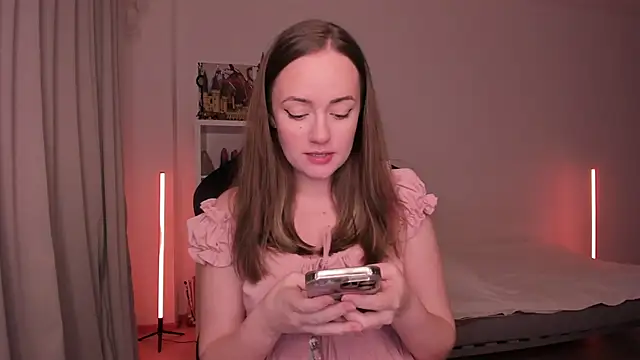 WalkingGirl online show from February 5, 2025, 6:15 pm