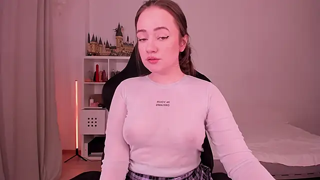 WalkingGirl online show from February 27, 2025, 7:04 pm