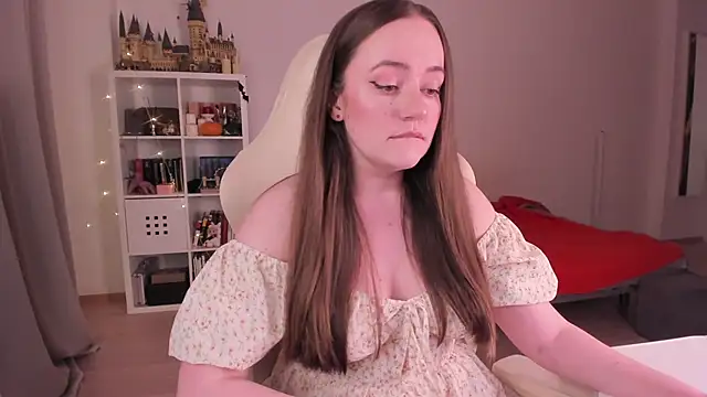 WalkingGirl online show from October 1, 2025, 8:57 pm