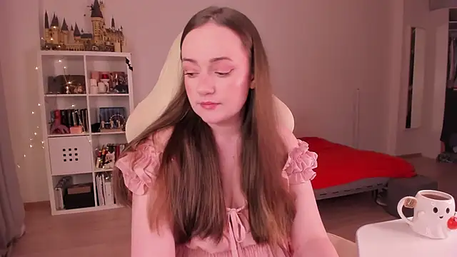 WalkingGirl online show from September 30, 2025, 5:19 pm