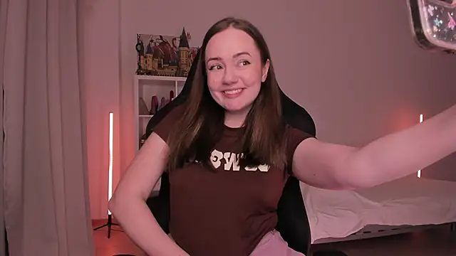 WalkingGirl online show from February 7, 2025, 6:56 pm