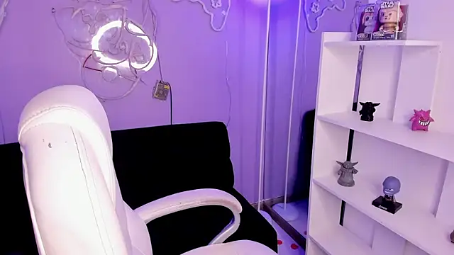 Camiila Osorio online show from February 25, 2026, 7:25 pm