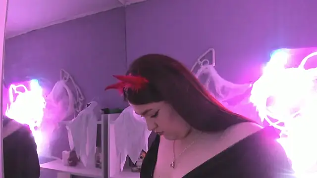 Camiila Osorio online show from October 31, 2025, 7:32 pm