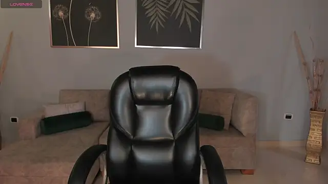 Snapshot of ValeriaVelvet chatting on November 25, 2025, 12:16 pm ValeriaVelvet online show from November 25, 2025, 12:16 pm