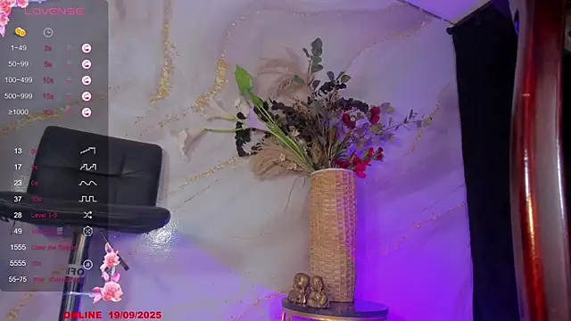 Karla-Ebony online show from September 19, 2025, 1:48 pm