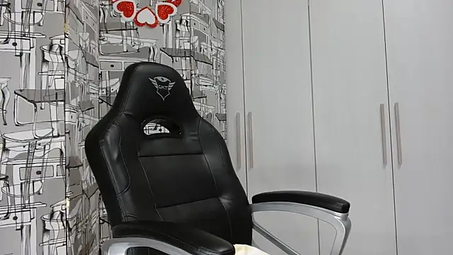 Snapshot of saraxt987 chatting on February 17, 2025, 1:55 pm saraxt987 online show from February 17, 2025, 1:55 pm