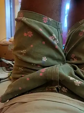 Snapshot of boy_BeardGallery chatting on October 10, 2025, 4:02 am boy BeardGallery online show from October 10, 2025, 4:02 am