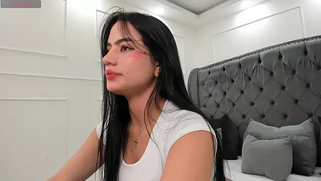 Snapshot of ariel_jonees chatting on November 14, 2025, 5:00 am ariel jonees online show from November 14, 2025, 5:00 am