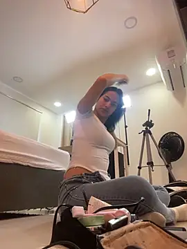 ariel jonees online show from November 5, 2025, 4:54 pm