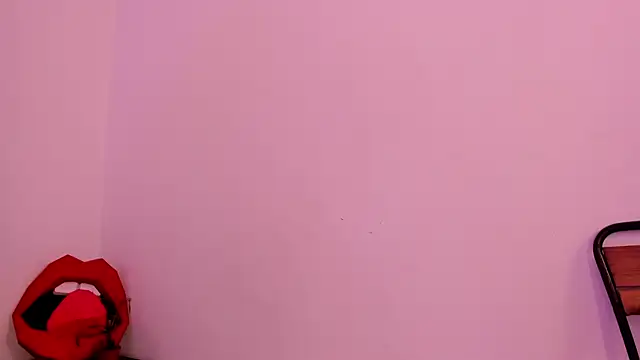 Snapshot of cloehonney chatting on November 25, 2025, 5:13 pm cloehonney online show from November 25, 2025, 5:13 pm