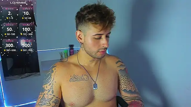 Snapshot of Ares_blue chatting on October 9, 2025, 1:11 pm Ares blue online show from October 9, 2025, 1:11 pm